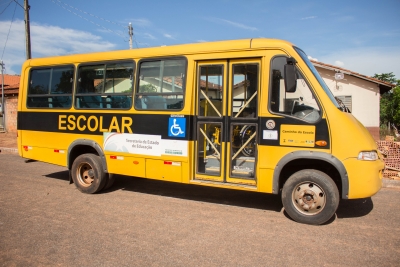 Prefeitura recupera ônibus escolar; meta é acabar com transporte terceirizado