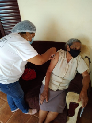 General Carneiro inicia vacinação de idosos a partir de 90 anos